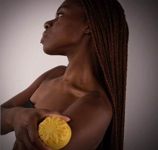 Lotion bar for Flor y Amor with model
