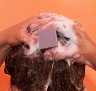 the travel pack shampoo / conditioner in use