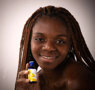 Floral Essential Oil Blend 18ml from Flor y Amor with model