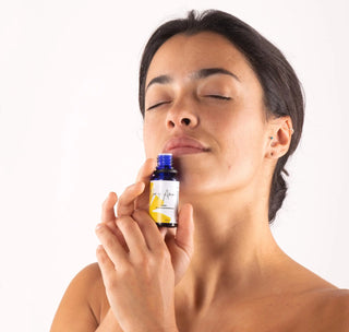 Smelling our Floral Essential Oil Blend 18ml from Flor y Amor
