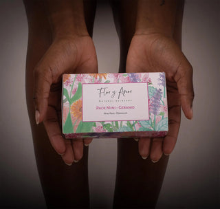 holding a geranium mini pack from Flor y Amor